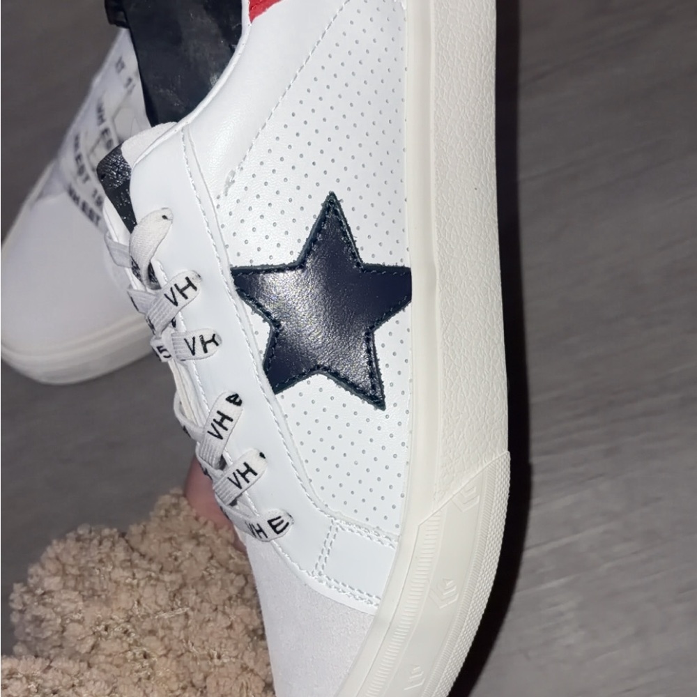 Vintage Havana Sneakers with Blue Star and Red Accents - Picture 3 of 3